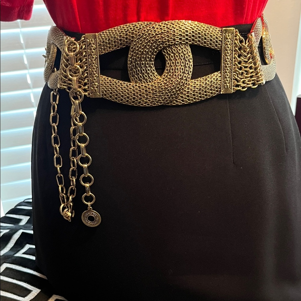 Chico’s Gold Chain Belt - Make a Grand Statement (Like New)
